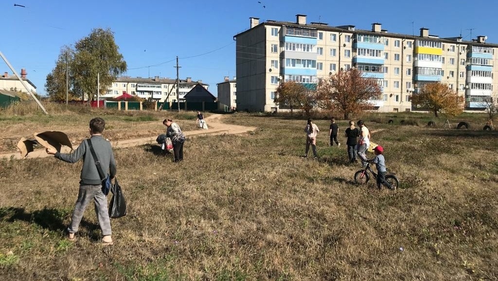 В посёлке Алексеевский прихожане организовали уборку сельских улиц