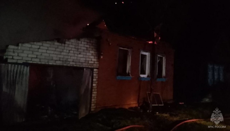 В Медведевском районе сгорел дом и все надворные постройки