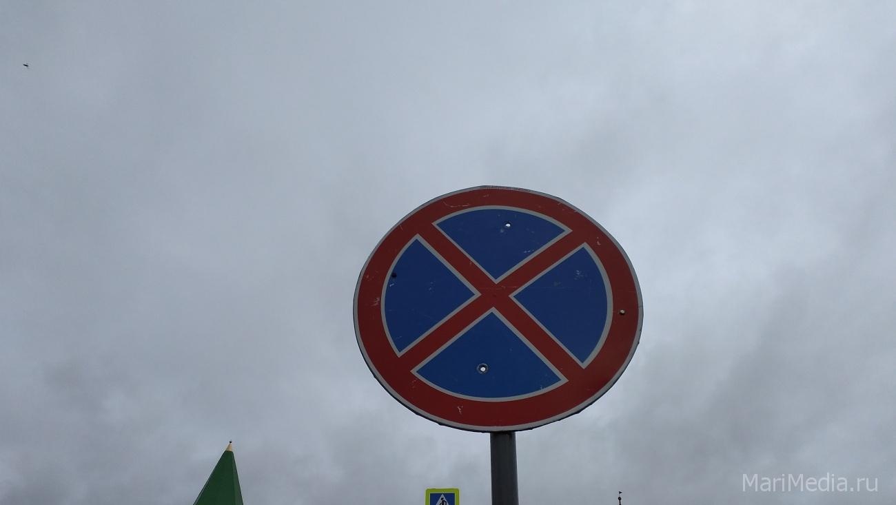 По техническим причинам парковаться вдоль улицы Свердлова запретили