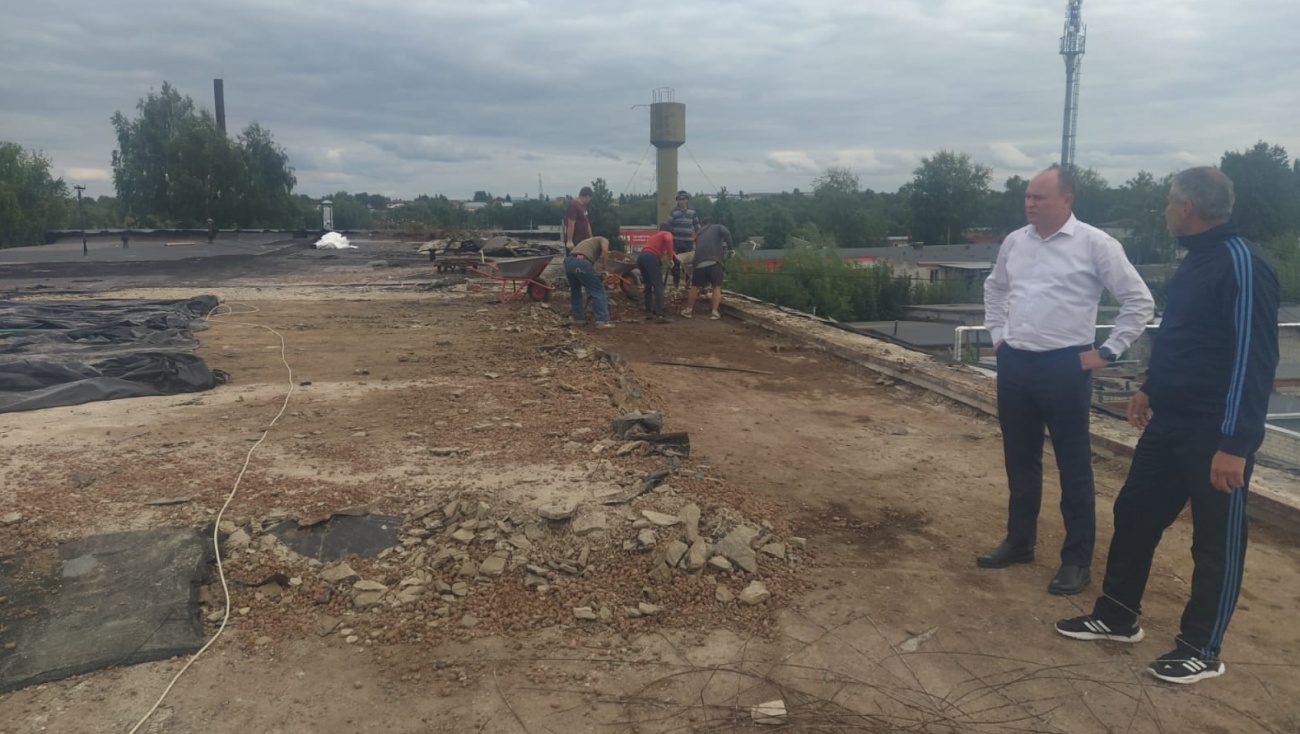 В доме детского творчества в Козьмодемьянске ремонтируют кровлю