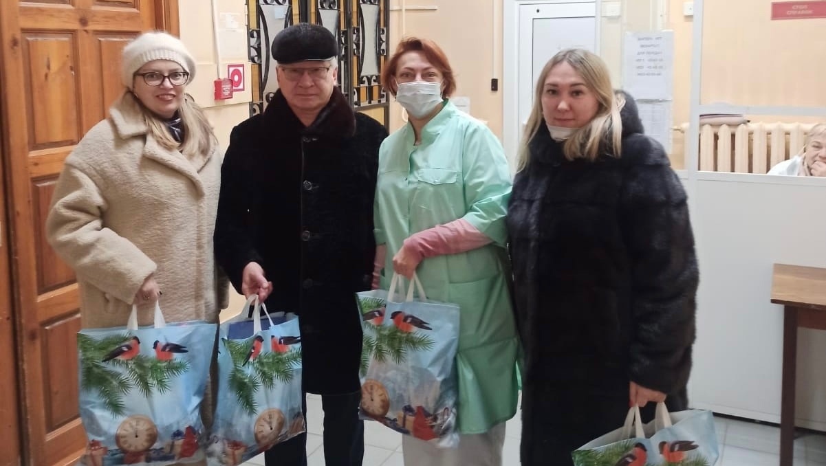 В Йошкар-Оле маленьким пациентам детской больницы передали «Коробки храбрости»