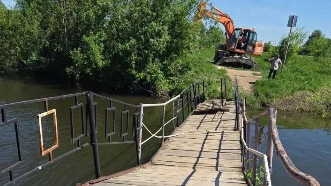 Понтонный мост в Йошкар-Оле при спуске на воду начал тонуть
