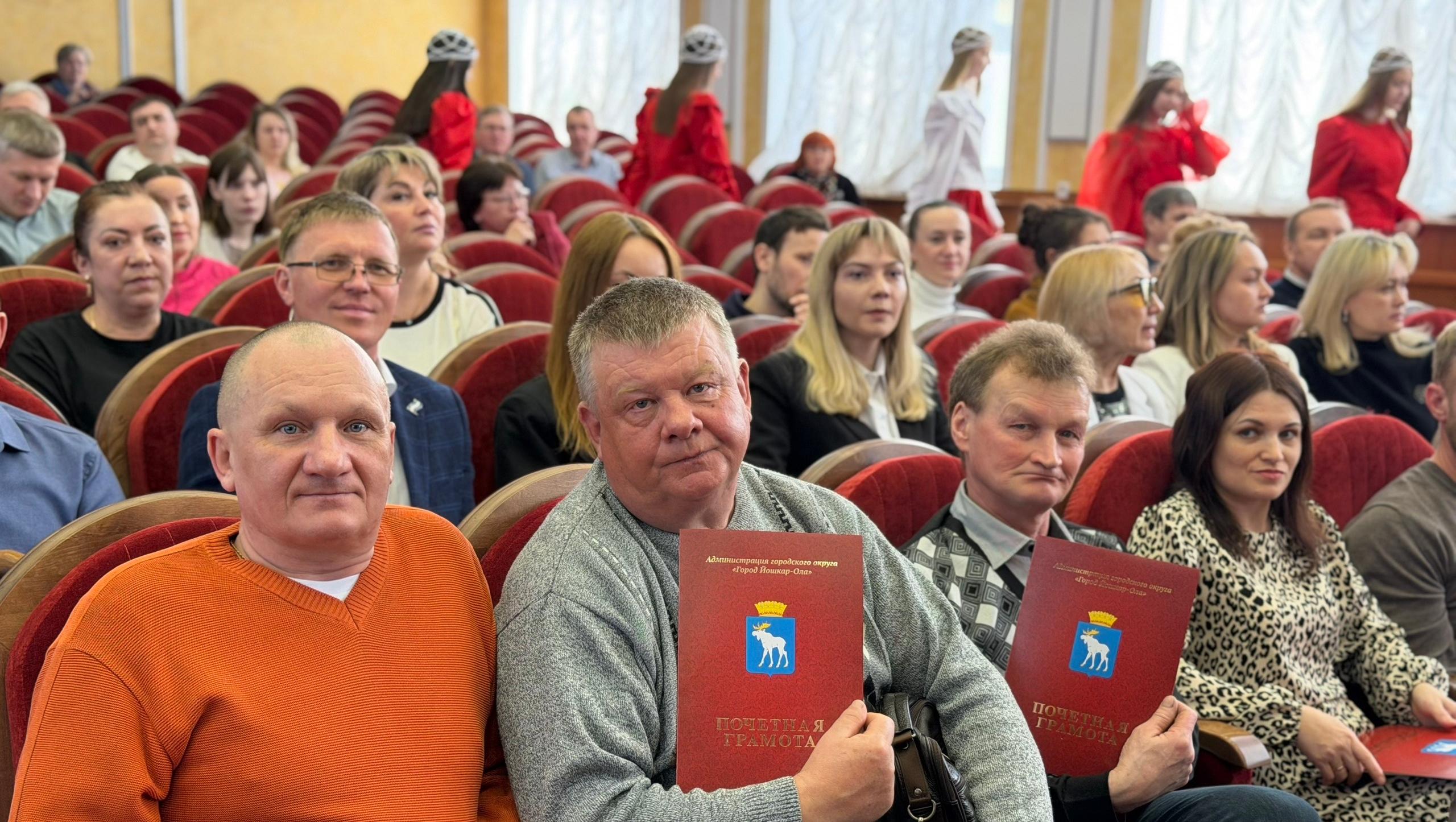 В Йошкар-Оле за добросовестный труд отметили специалистов ЖКХ