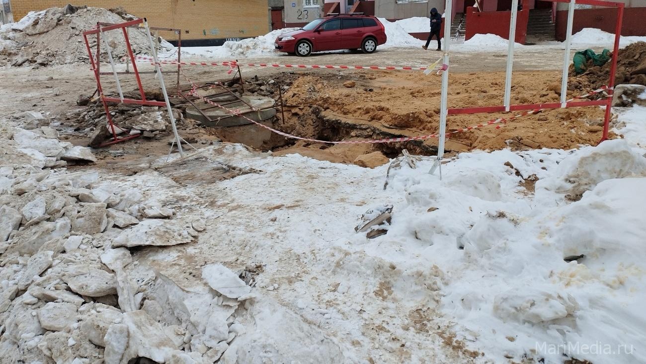 Авария на Прохорова, а без воды остались жители многоэтажек по Машиностроителей