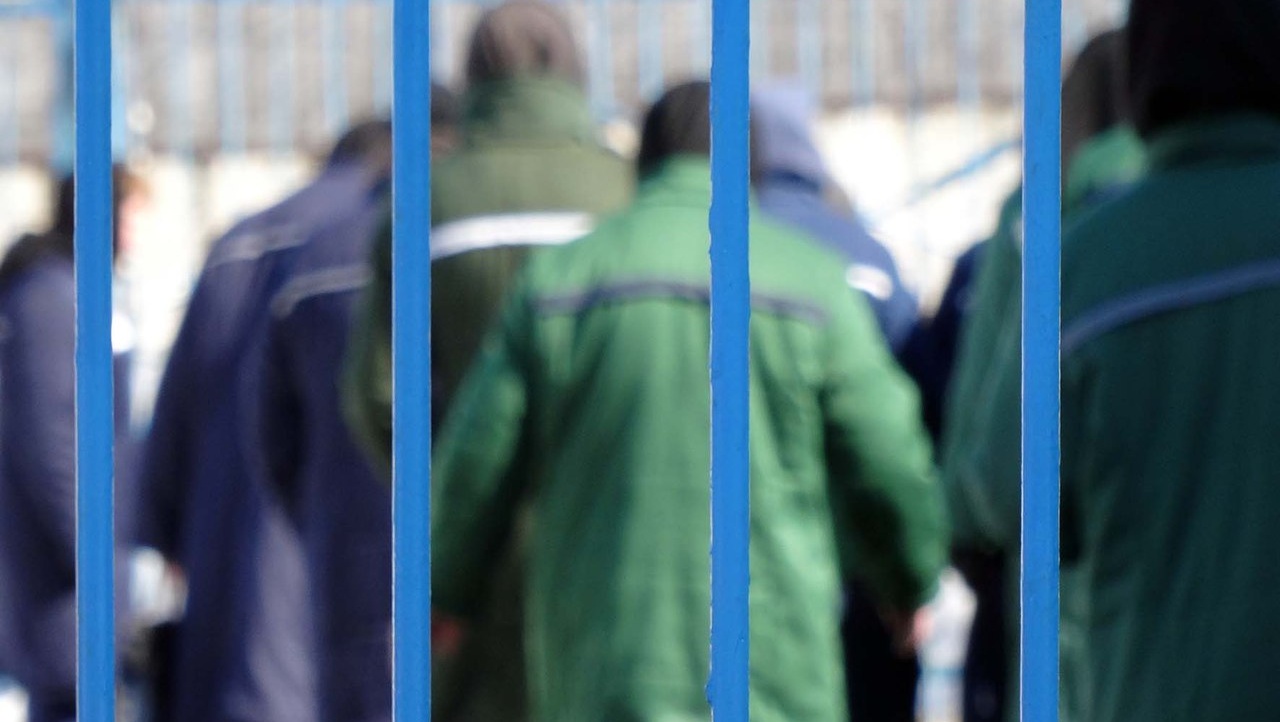 Сотрудников ФСИН обяжут извиняться перед заключенными