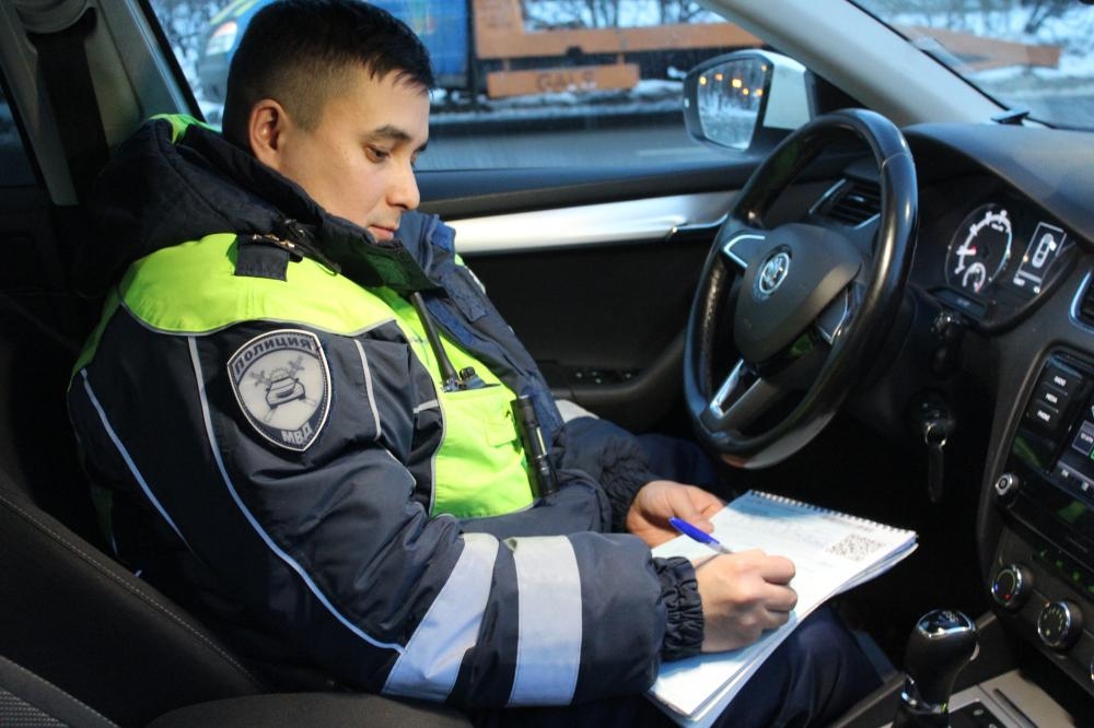 В Йошкар-Оле маршрутка въехала в остановку общественного транспорта