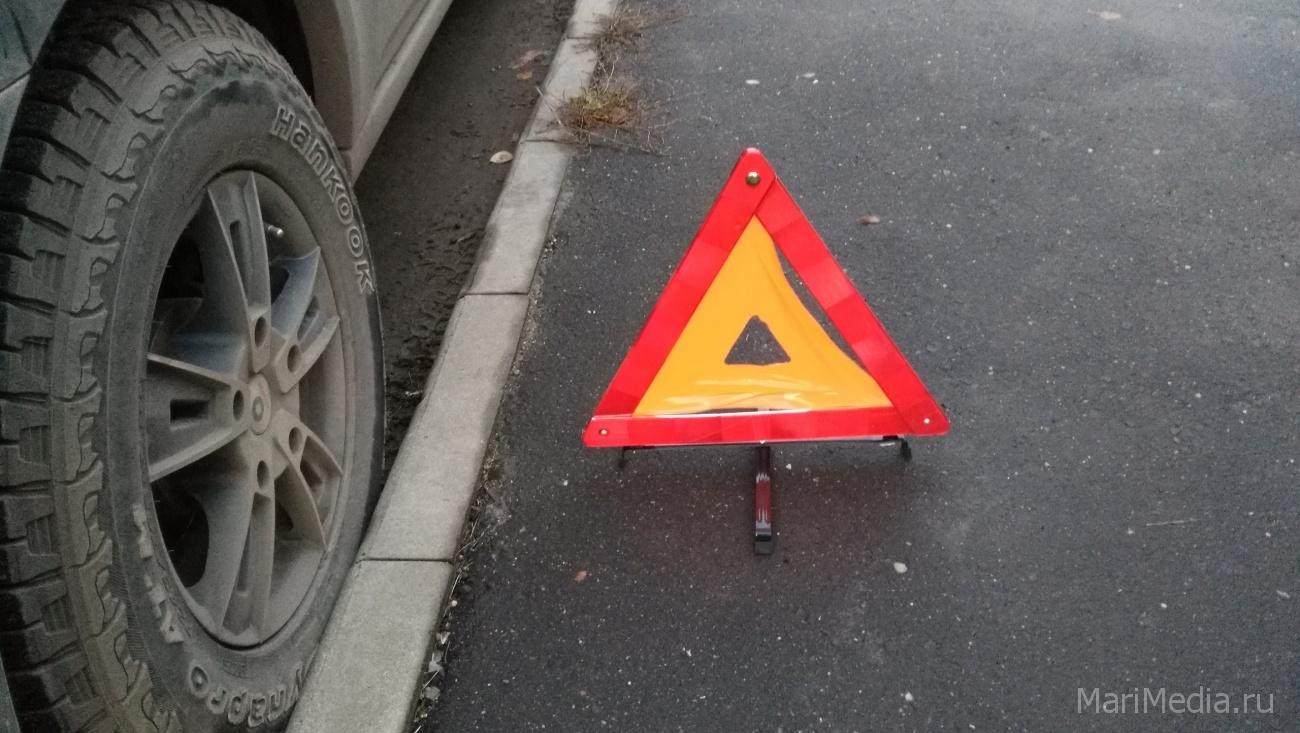 На автомойке в Медведево микроавтобус сбил 61-летнюю женщину