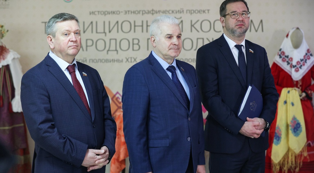 Сенаторы от Марий Эл приняли участие в открытии выставки народных костюмов в СФ