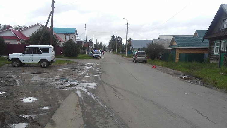 В Параньге автоледи и велоледи не поделили дорогу