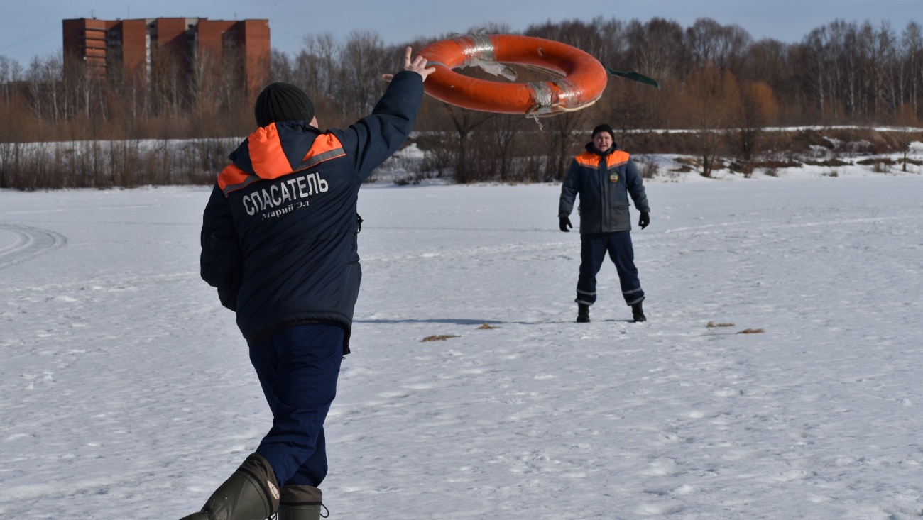 В Марий Эл прошли тренировки по спасению пострадавших из ледяной полыньи