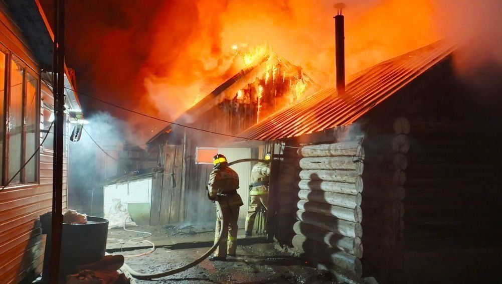 В деревне Елембаево в частном подворье горели баня, курятник и хлев