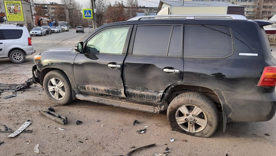 В Волжске автоледи попыталась проехать перекрёсток на красный свет