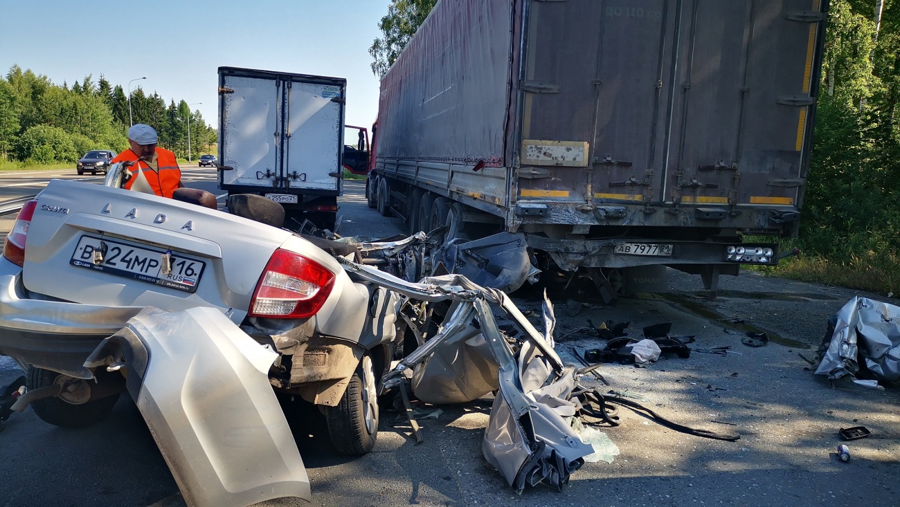 В Медведевском районе утром в ДТП погиб водитель автомобиля «Лада Гранта»