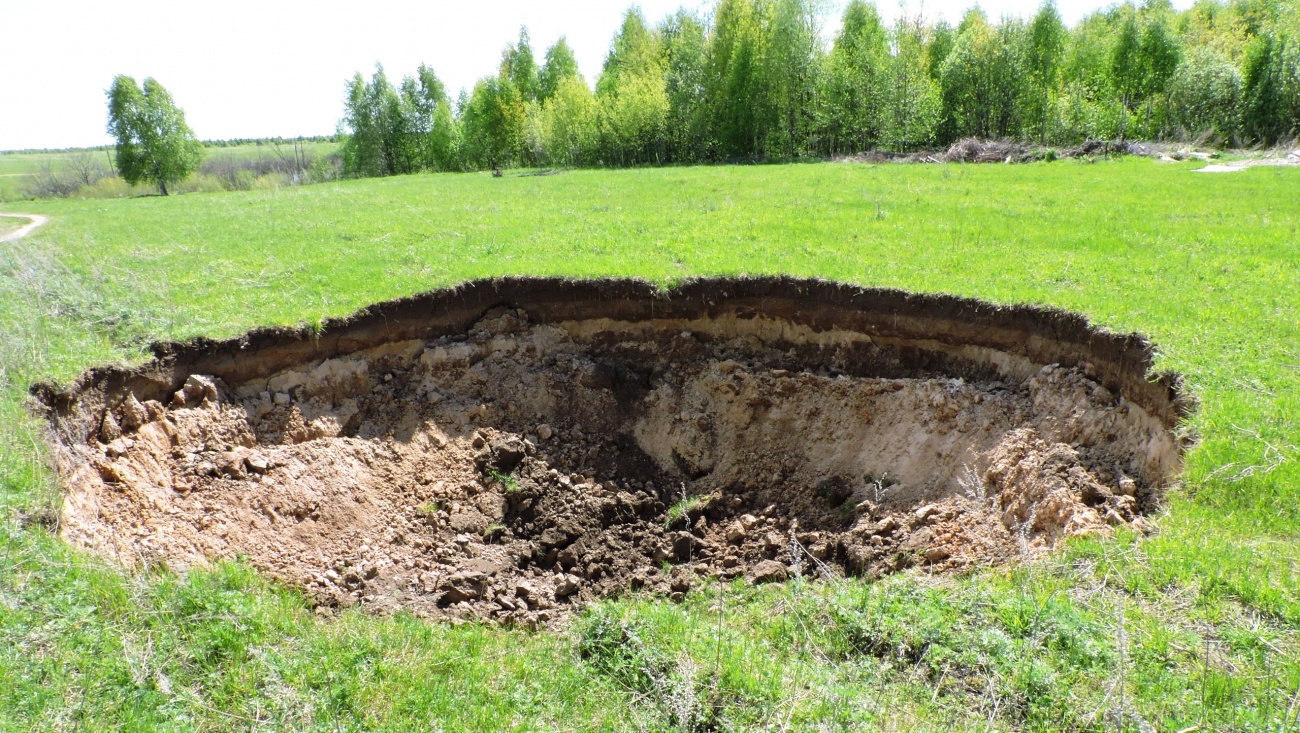 В Волжском районе вслед за Морским глазом провалился большой участок суши