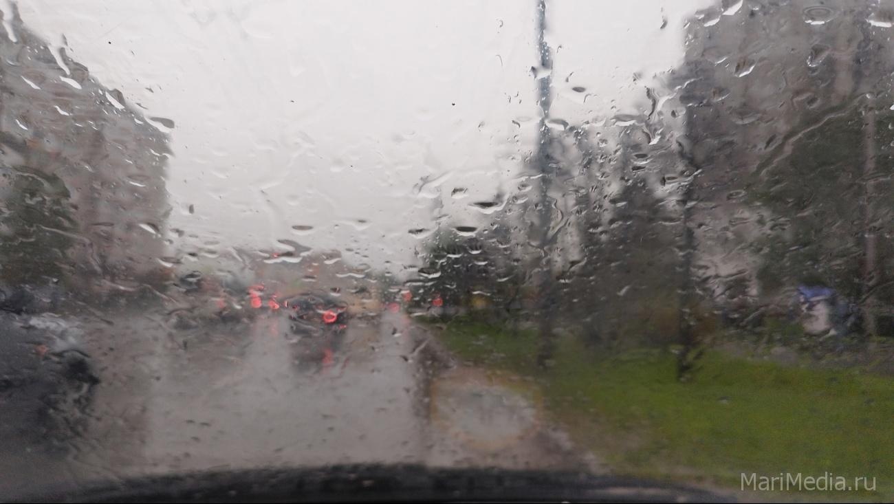 В Марий Эл опять прогнозируют грозу и сильный ветер