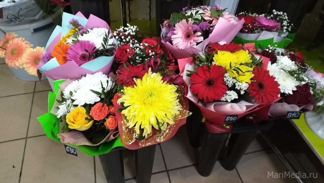 В Йошкар-Оле букет первоклассника стоит от 150 рублей