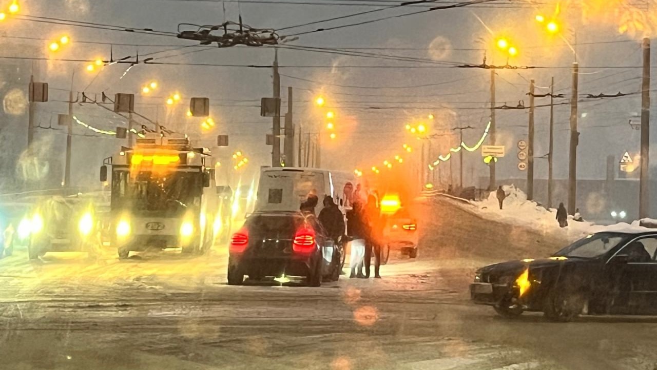 В Йошкар-Оле на оживлённом перекрёстке произошло ДТП