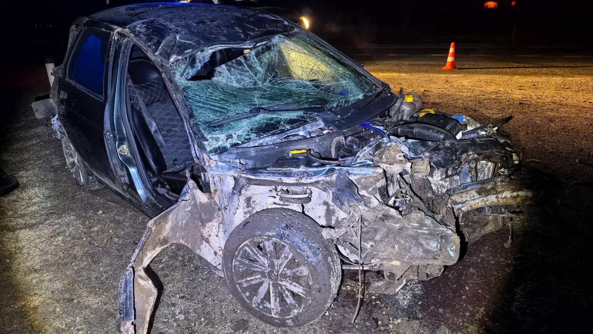В Медведевском районе глубокой ночью три человека на машине перевернулись в кювет 