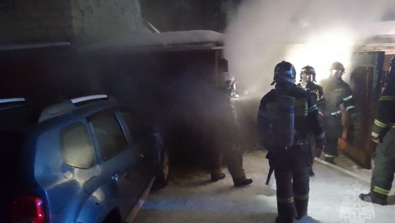 В Йошкар-Оле самодельная установка для сушки дерева вызвала пожар в гараже