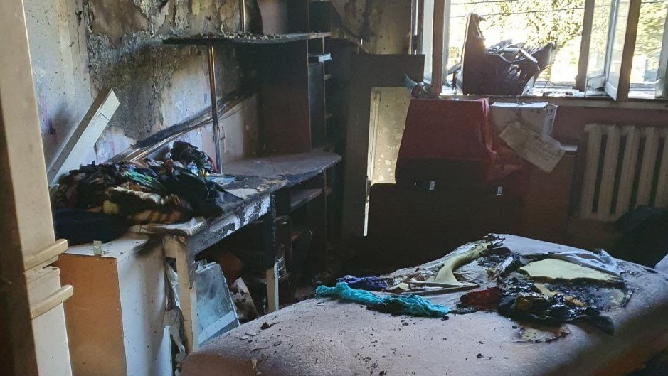 В пятиэтажном доме посёлка Медведево горела комната