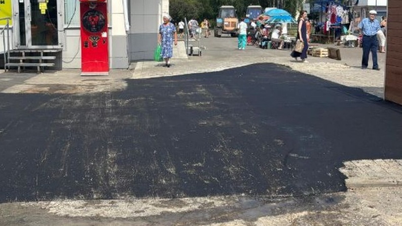 В Йошкар-Оле по сигналу горожан заасфальтировали тротуар у ТЦ