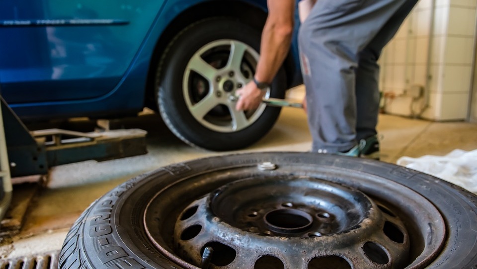 Госавтоинспекторы предлагают «переобуть» машины