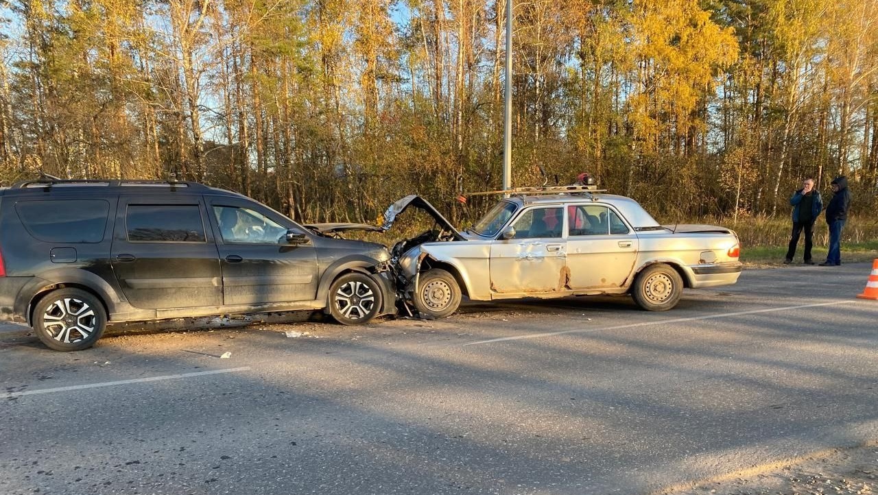 В Козьмодемьянске столкнулись «Волга» и Lada Largus, в которой находился двухлетний ребёнок