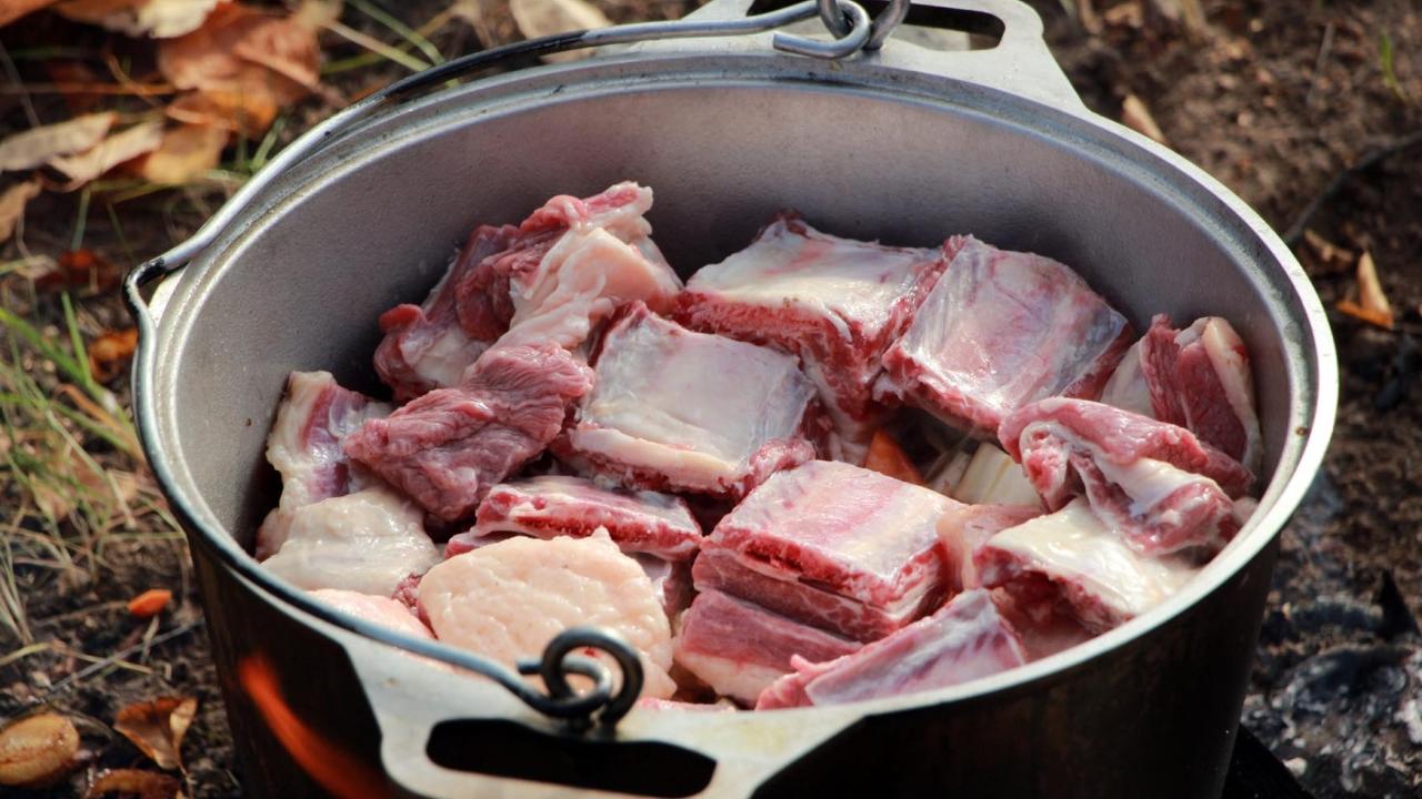 Ретейлерам запретили поднимать цены на мясо перед майскими праздниками