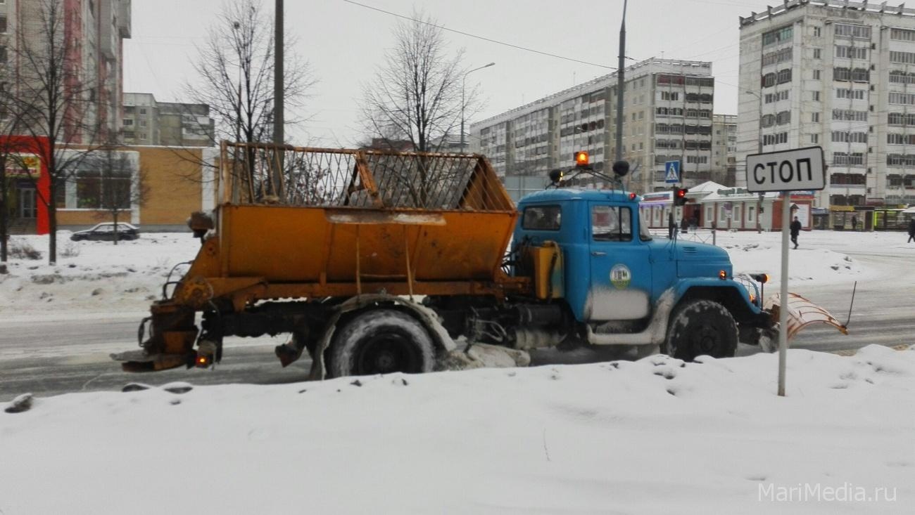 В Йошкар-Оле на уборке снега задействовано 40 единиц спецтехники