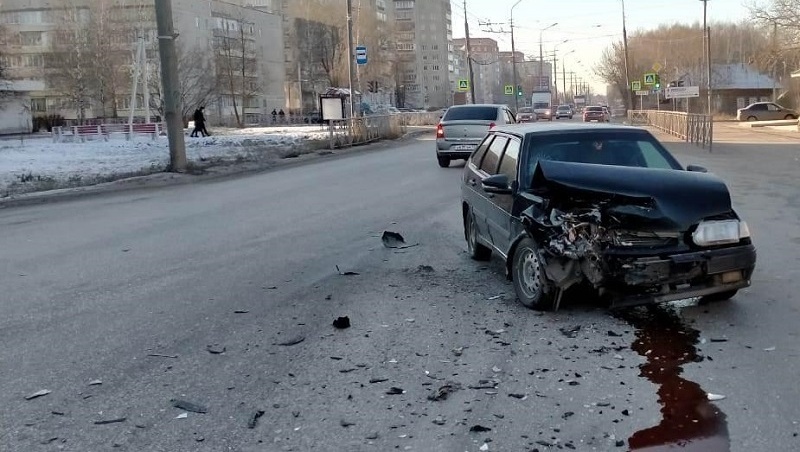 В Йошкар-Оле иномарка не уступила дорогу «ВАЗ-2114»