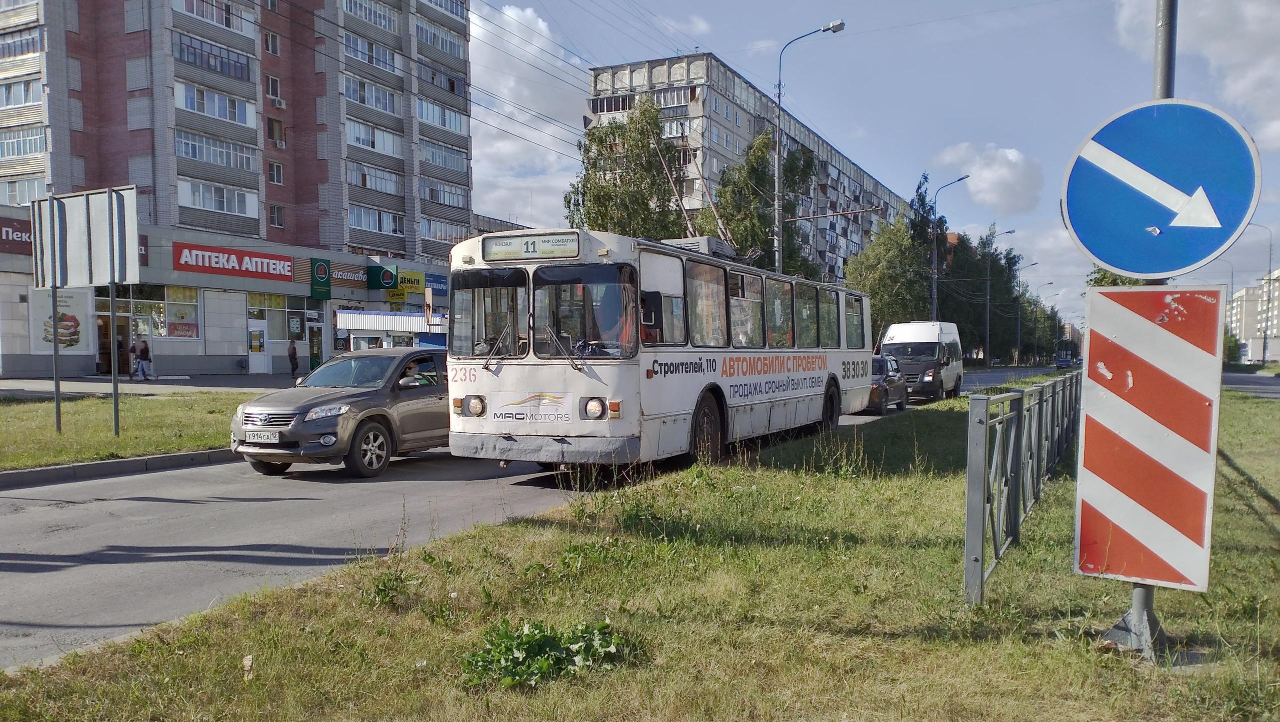 В Сомбатхее из-за дорожной аварии изменена схема движения троллейбусов