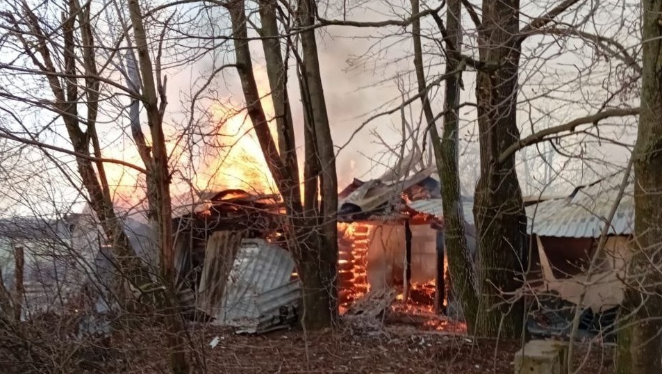 В Звениговском районе дом и надворные постройки спалила гроза