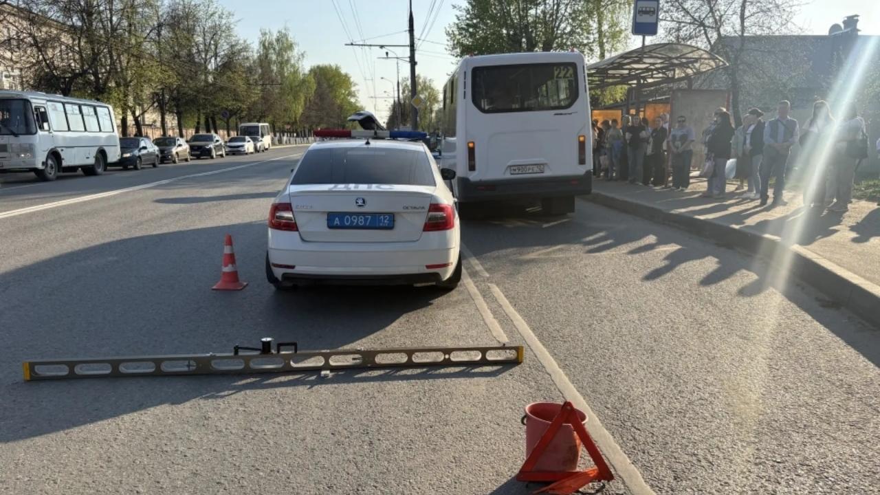 В Йошкар-Оле юный велосипедист сбил пешехода и выехал на проезжую часть