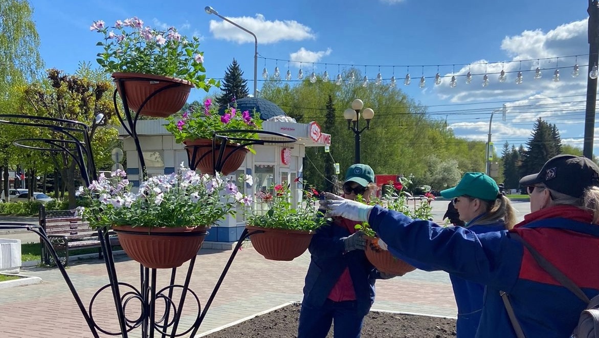 Йошкар-Олу украшают цветами