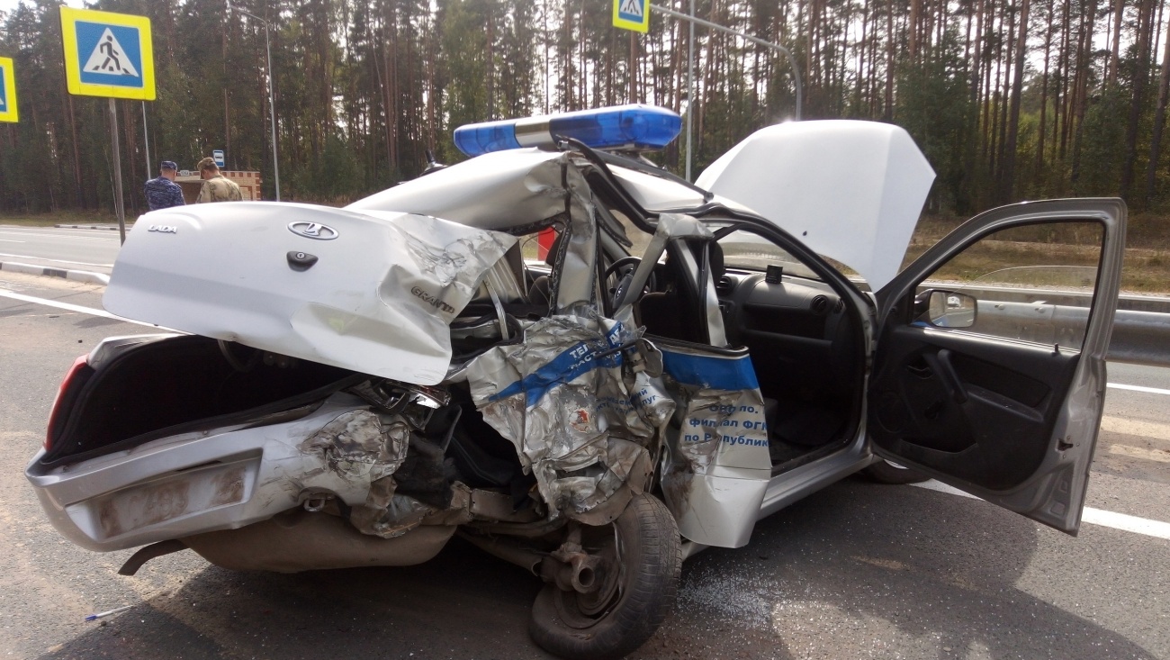 На Казанском тракте в машину Росгвардии врезался Ford