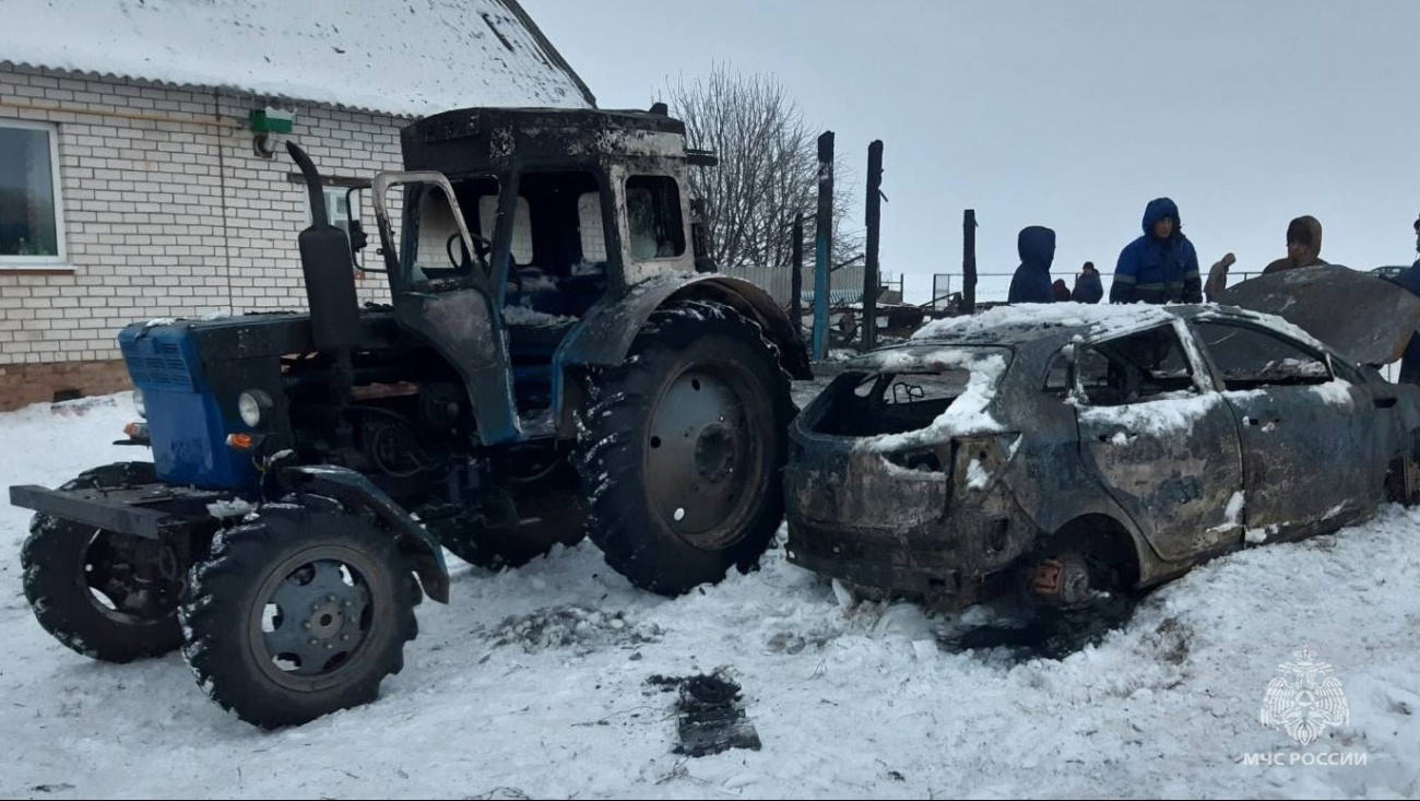 В Волжском районе неисправность  иномарки привела к серьёзному пожару