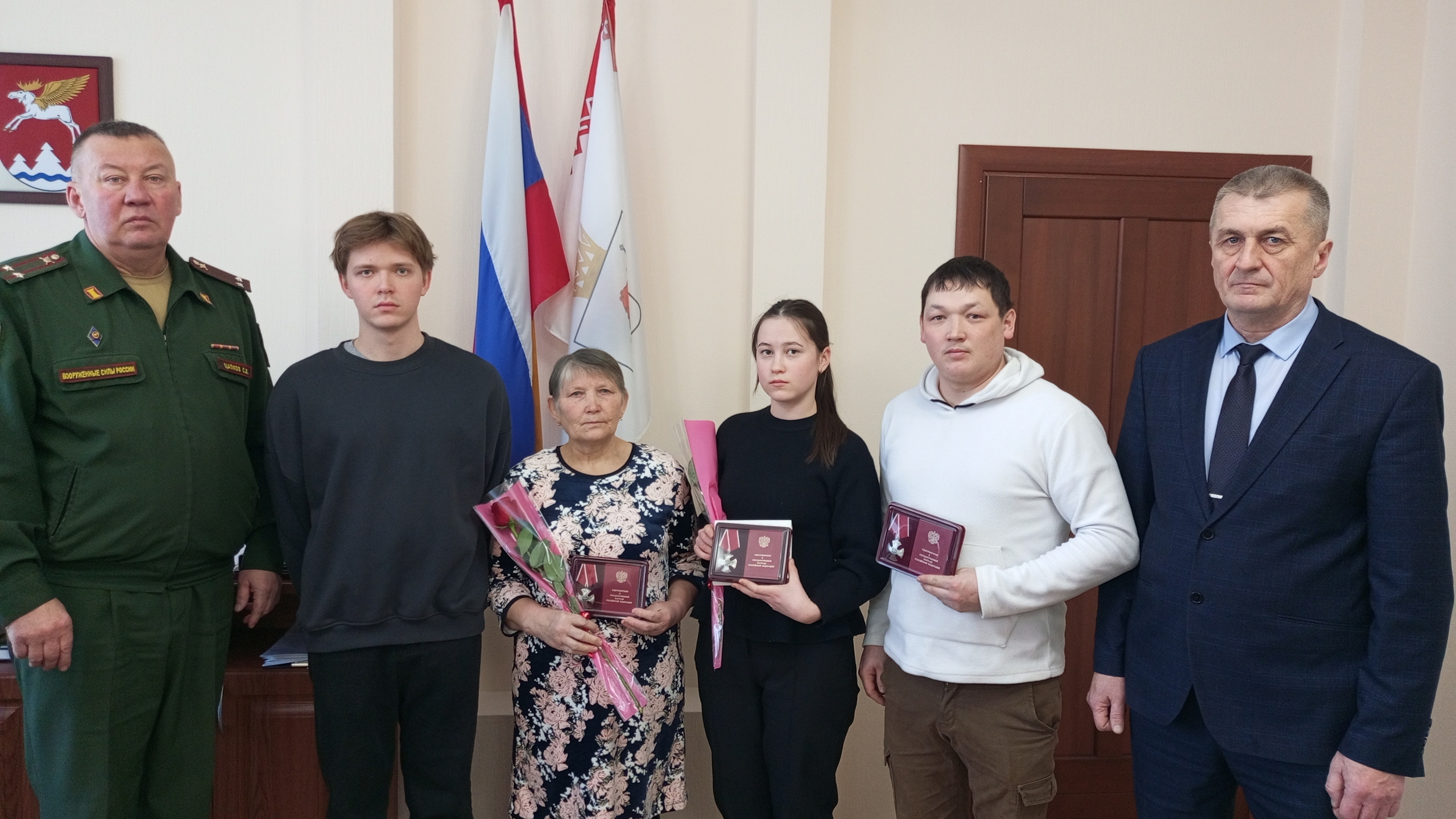 В Куженерском районе родственникам погибших бойцов вручили госнаграды героев