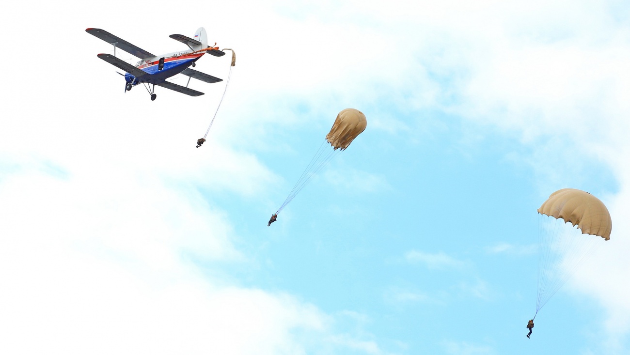 В Йошкар-Оле парашютисты ДОСААФ приводнились в акватории реки Малая Кокшага