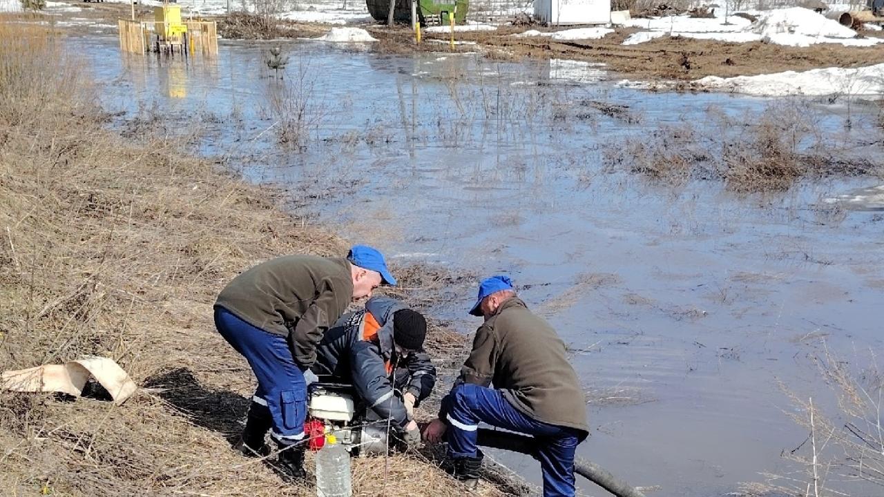 На реке Монага в пригороде Йошкар-Олы установили помпу для перекачки воды