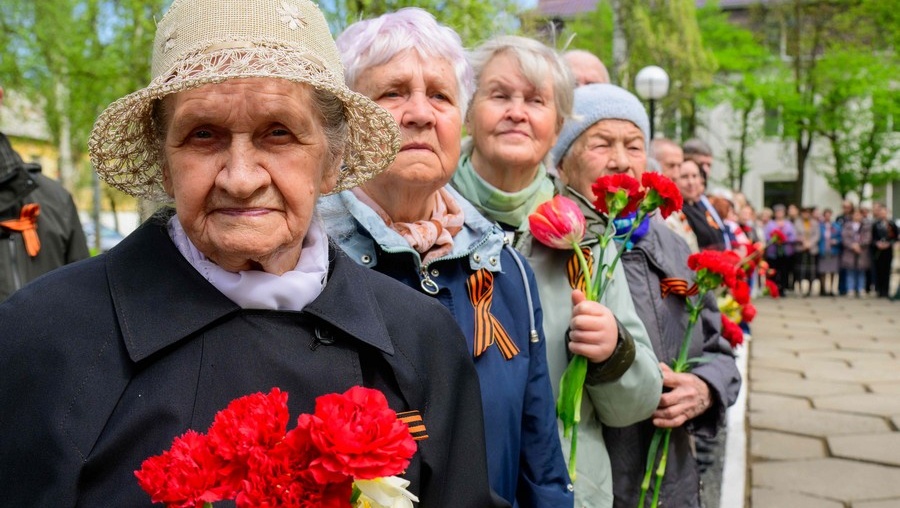 Депутаты предлагают установить ежемесячную денежную выплату всем детям войны