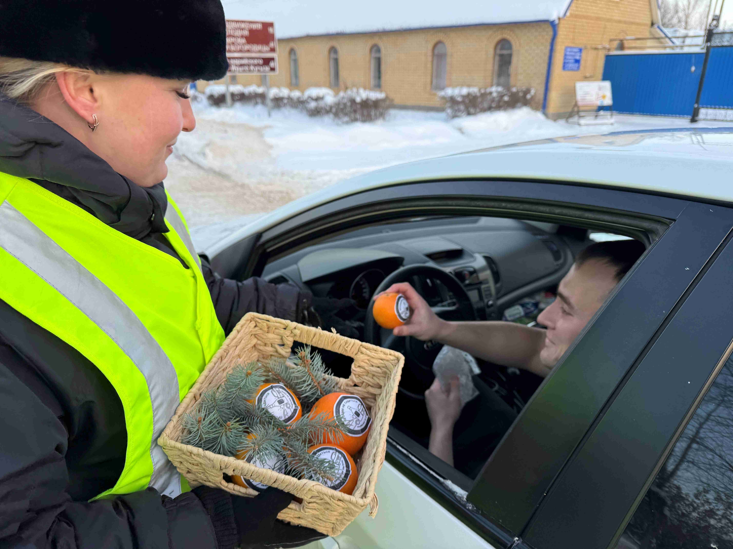 В Сернурском районе водителям вручали апельсины 