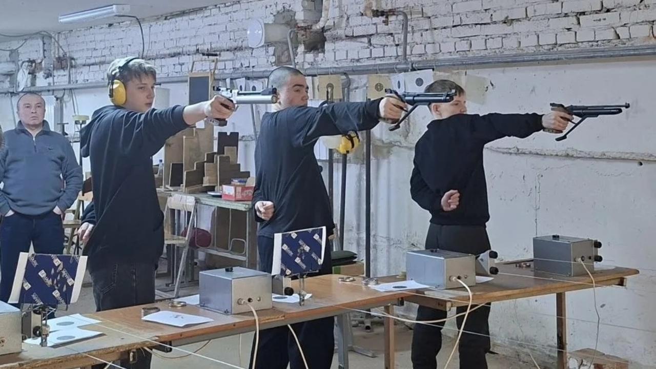 Школа №19 в Йошкар-Оле собрала более 100 юных снайперов Марий Эл