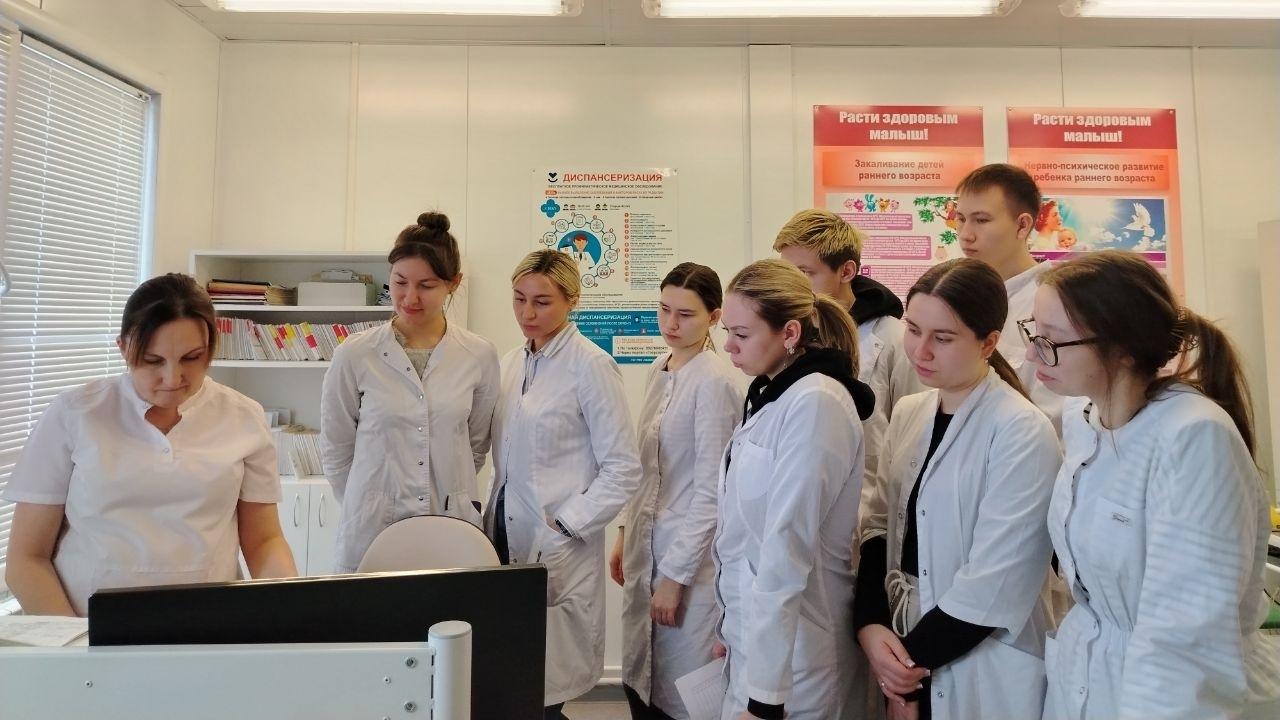 Студенты Йошкар-Олинского медколледжа побывали в Большенолинском ФАПе