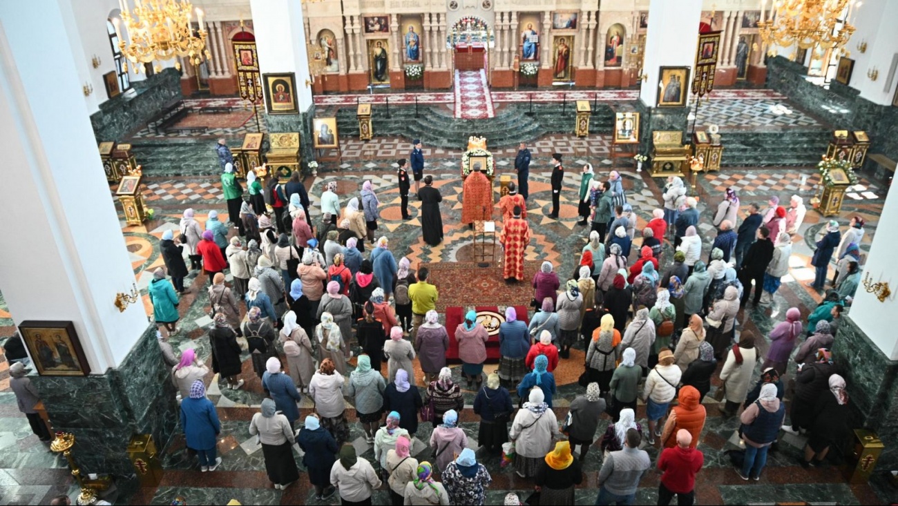 В Йошкар-Оле ежечасно проходят молебны о Победе