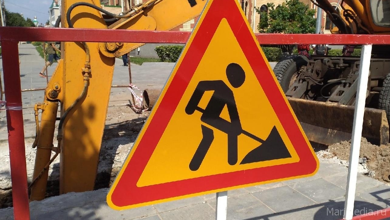 В Йошкар-Оле из-за провала на дороге перекрыли часть улицы Красноармейской