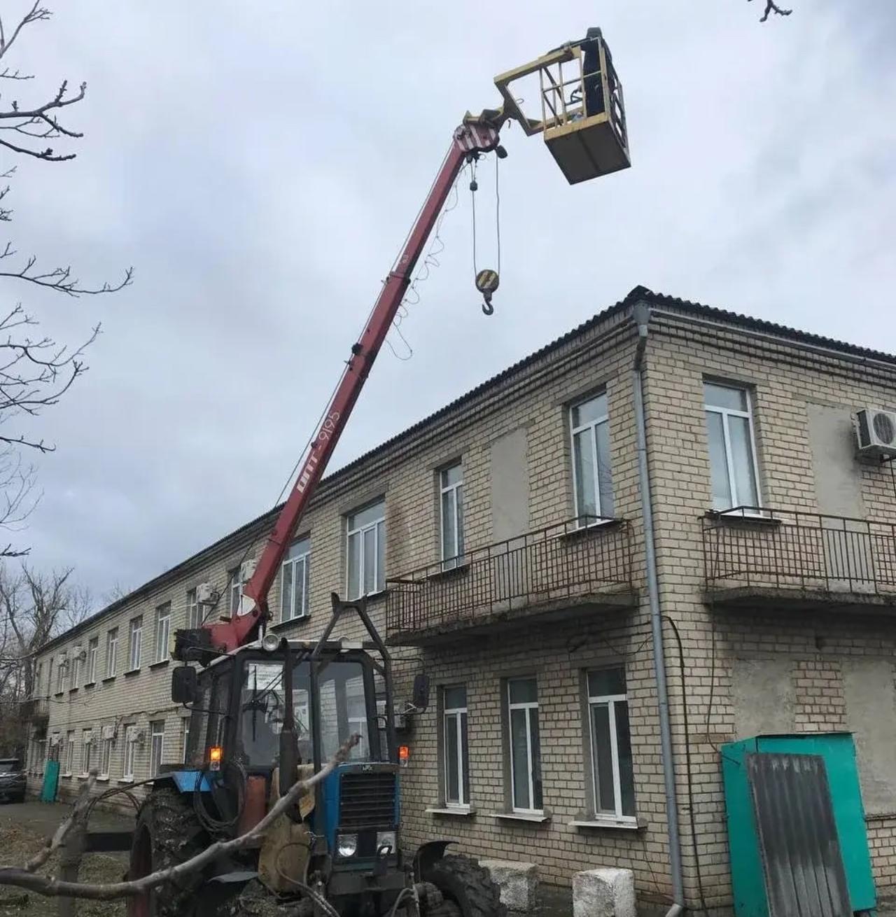 Бригада Марий Эл отремонтировала крышу поликлиники в Розовке после атаки БПЛА