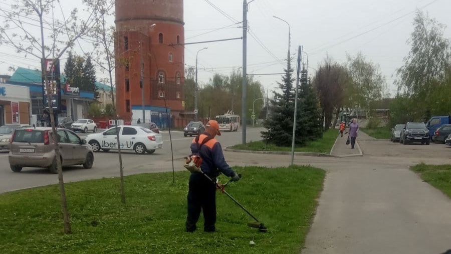 Уборка Йошкар-Олы продолжается даже в дождливую погоду