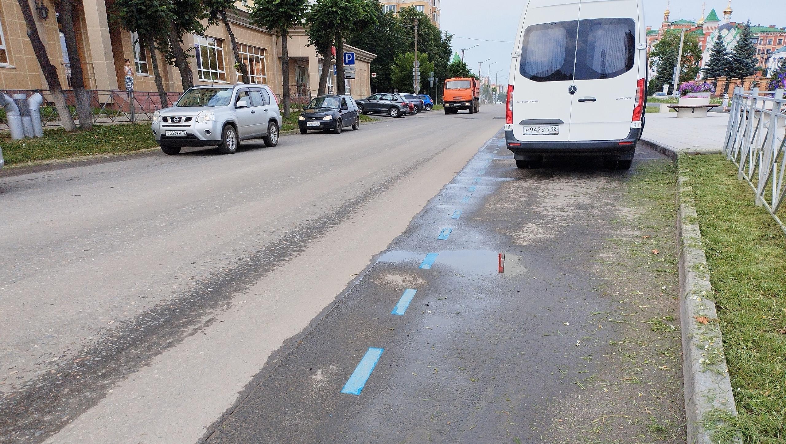 Автомобилистов Йошкар-Олы начнут штрафовать за парковку за синей разметкой