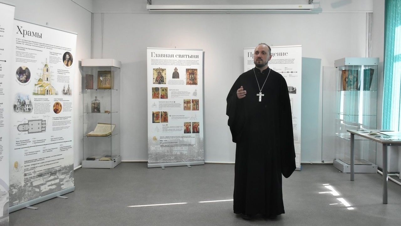 В Звенигово привезли старинные иконы и редкие печатные издания