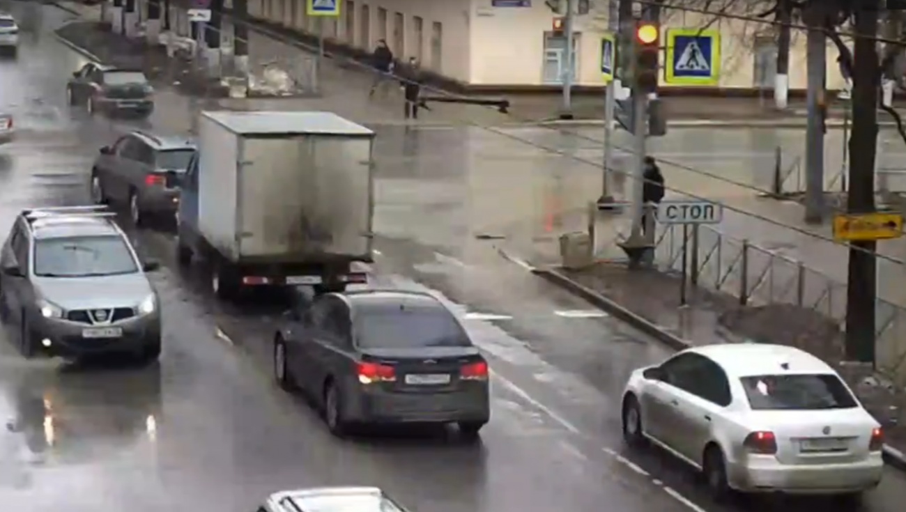 В Йошкар-Оле установили «интеллектуальный» светофор на перекрёстке  Пролетарская – Первомайская